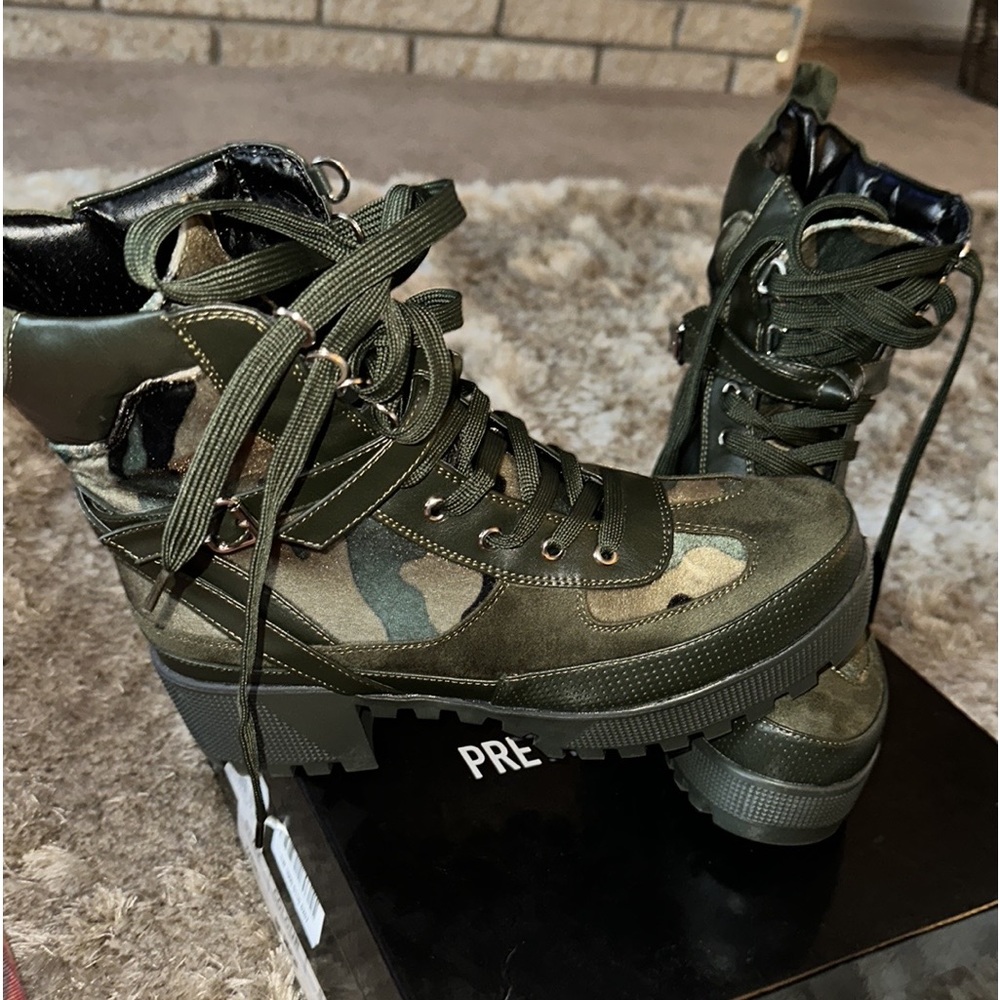 Khaki camouflage biker boots US sz 9 (UK 7)